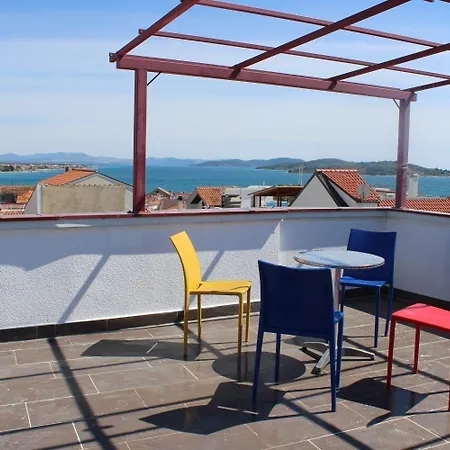 In Mit Schoener Terrasse Vodice
